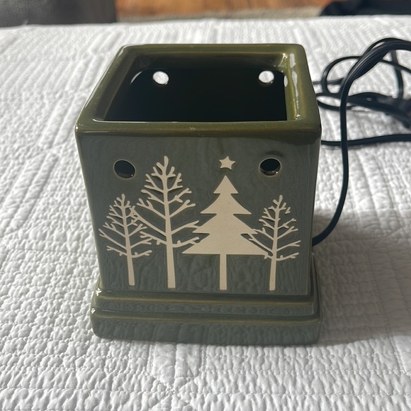Scentsy Holiday Scentsy Full Size Holiday Wax Warmer Tannenbaum Green With Evergreen Trees